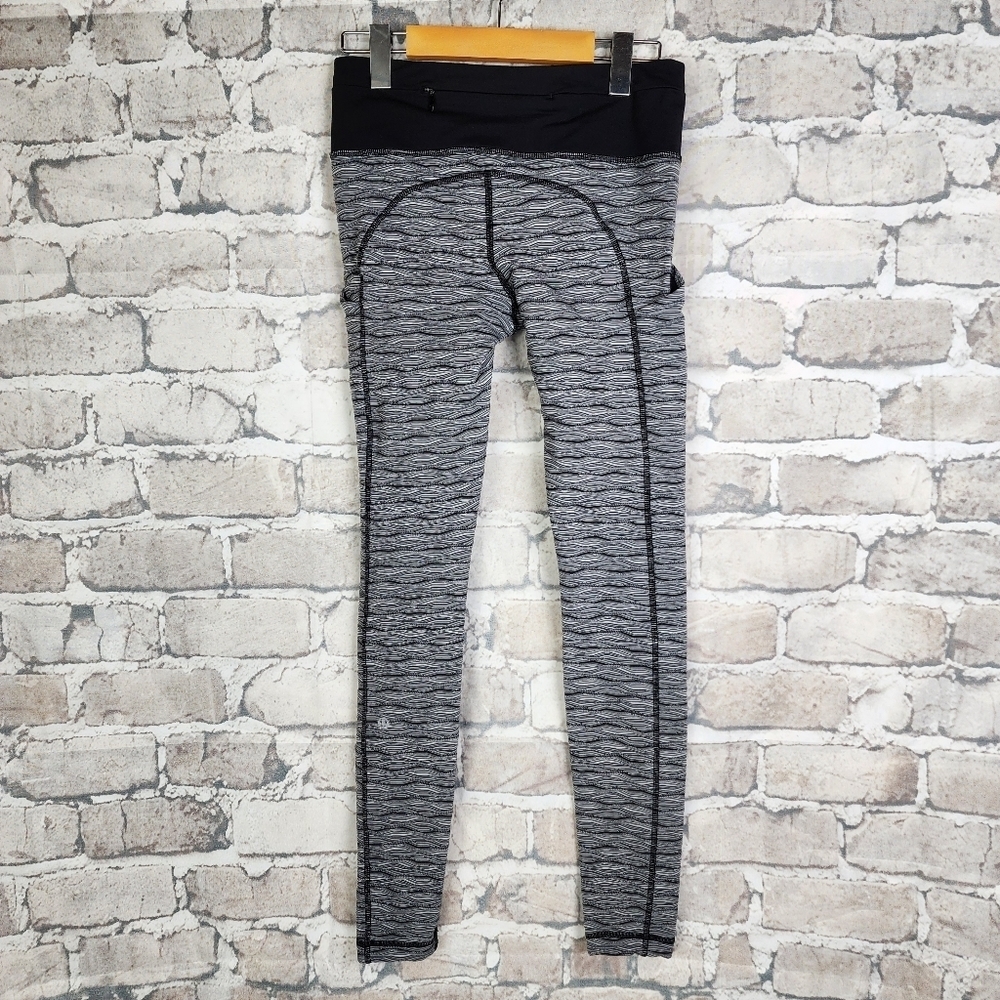 Lululemon Speed Tight II Textured Wave Black Silver Spoon Size 6 Luxtreme - Picture 10 of 14
